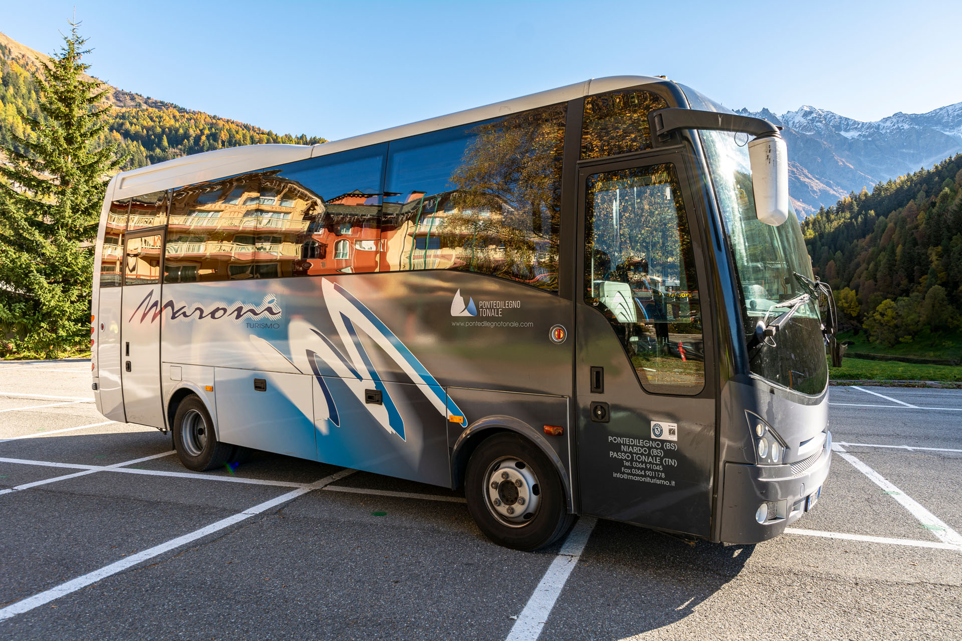 Isuzu Turquoise Minibus